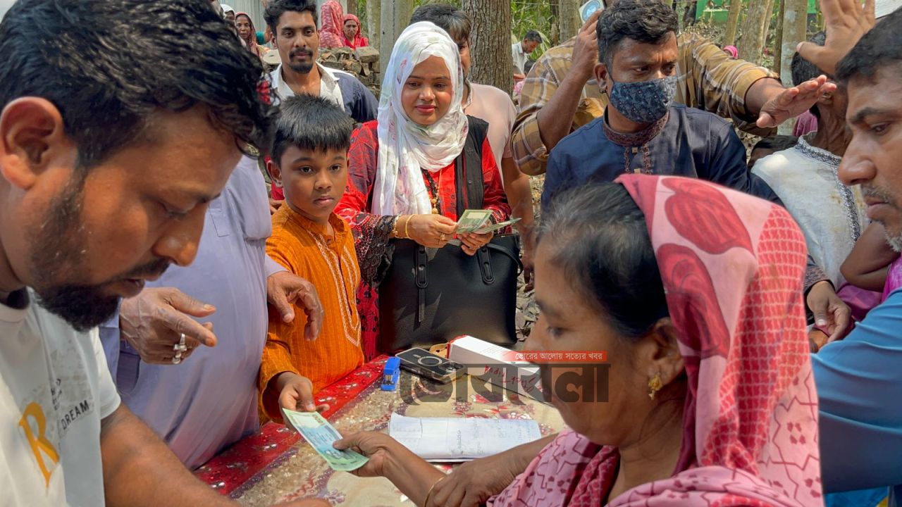 শাহ ইন্টারন্যাশনাল এজেন্সির ঈদ উপহার বিতরণ