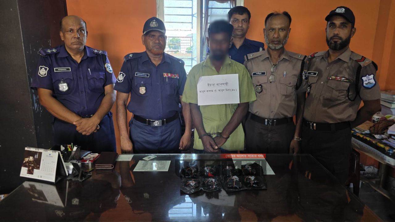 কিশোরগঞ্জে ধনু নদীতে নৌ পুলিশের অভিযান: ৭,৫০০ পিস ইয়াবা ও ট্রলারসহ গ্রেপ্তার ১