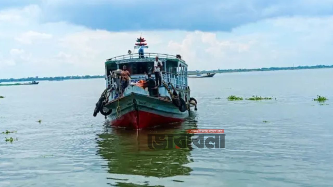 চাঁদপুরে লঞ্চ থেকে নামার সময় নদীতে যুবক নিখোঁজ